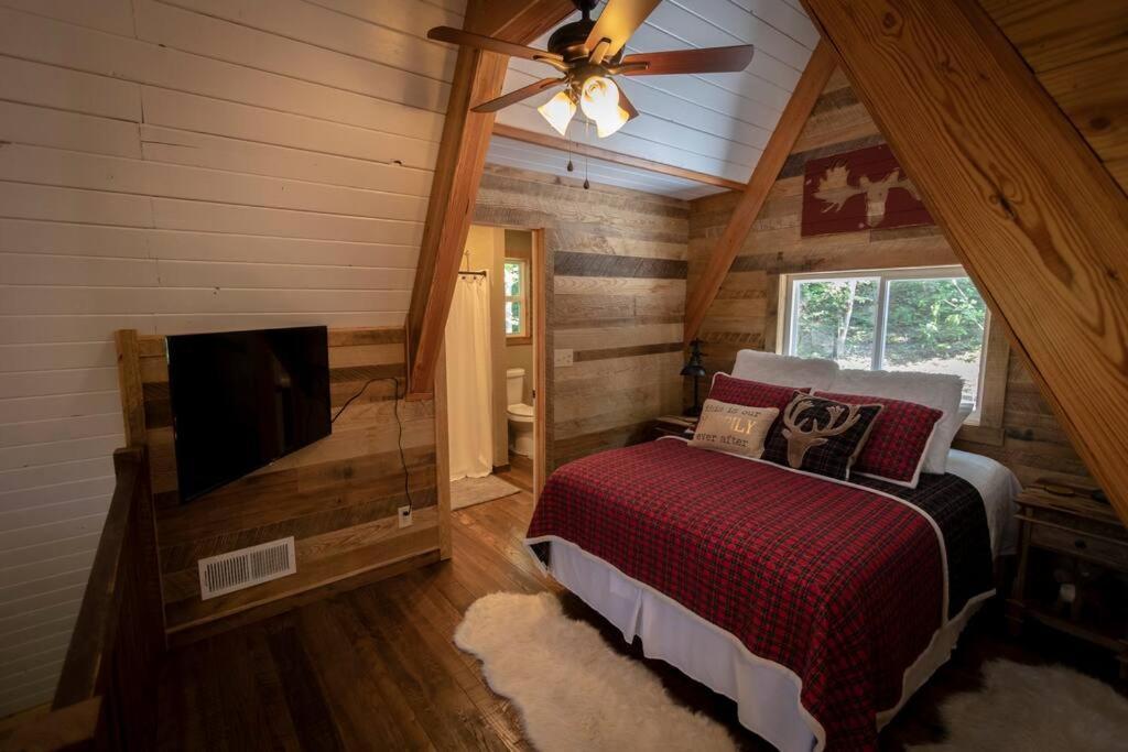 Rustic Luxurious A-Frame With Jacuzzi Fast Internet Villa Robbinsville Exterior foto