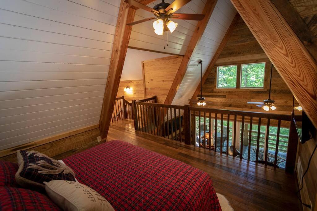 Rustic Luxurious A-Frame With Jacuzzi Fast Internet Villa Robbinsville Exterior foto